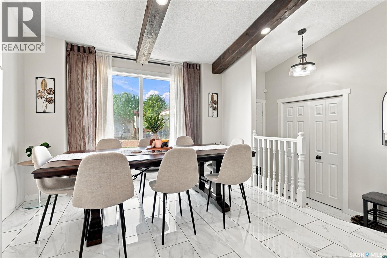 107 Hall Crescent, Saskatoon, SK - Indoor Photo Showing Dining Room