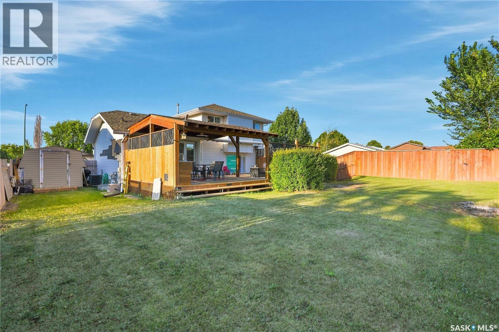 107 Hall Crescent, Saskatoon, SK - Outdoor