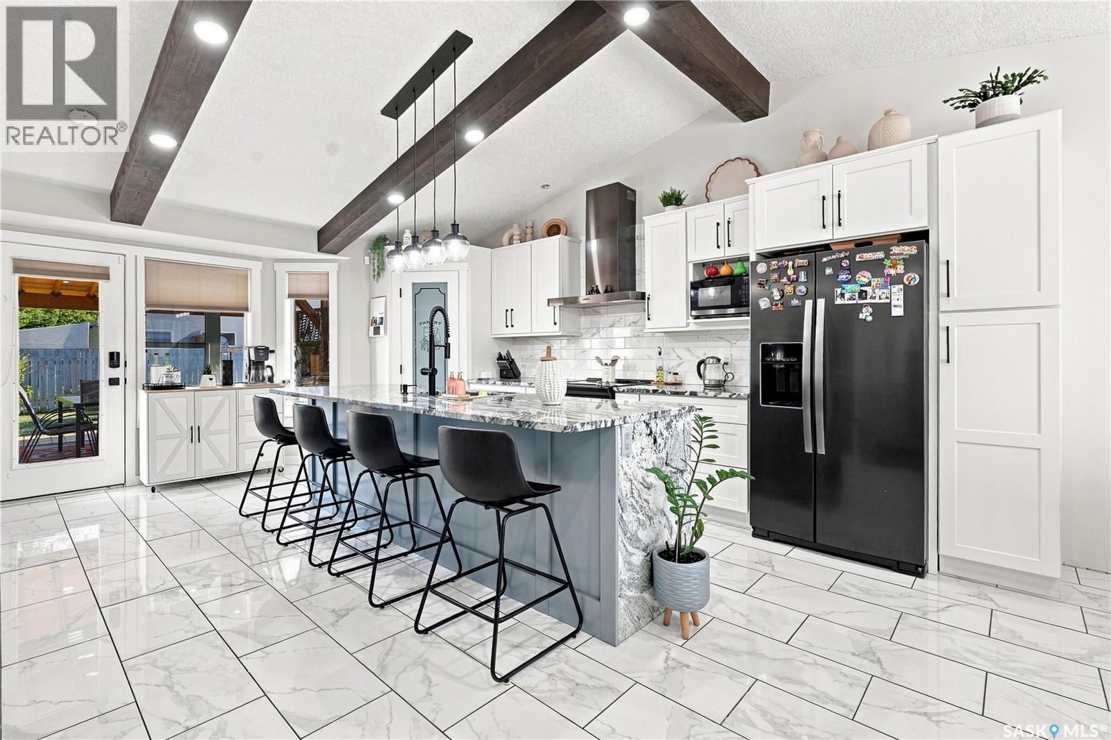 107 Hall Crescent, Saskatoon, SK - Indoor Photo Showing Kitchen With Upgraded Kitchen