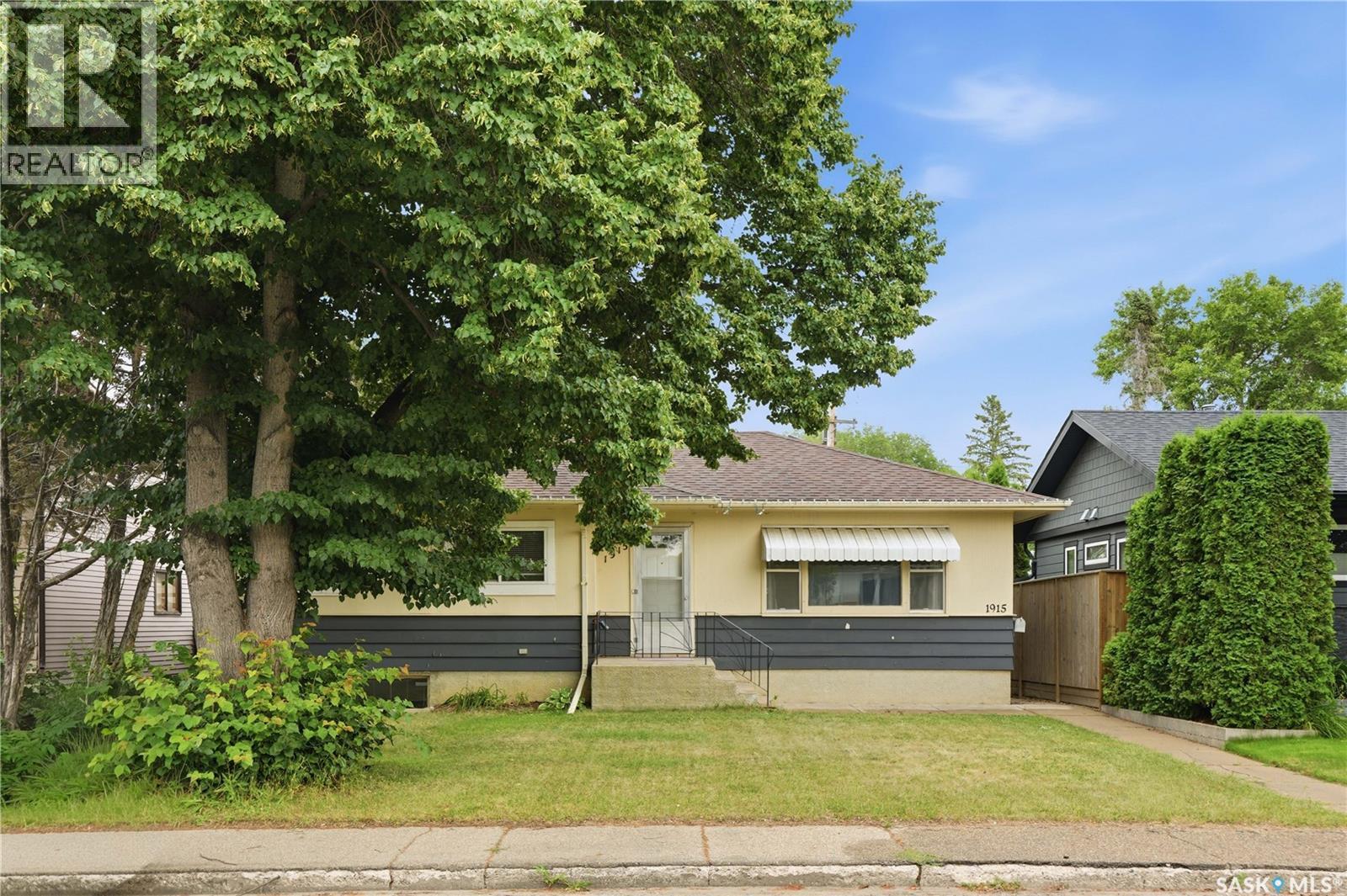 1915 Dufferin Avenue, Saskatoon, SK - Outdoor