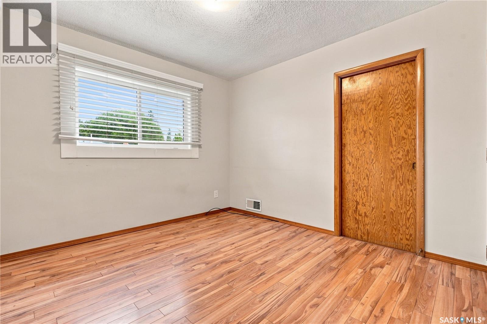 1915 Dufferin Avenue, Saskatoon, SK - Indoor Photo Showing Other Room
