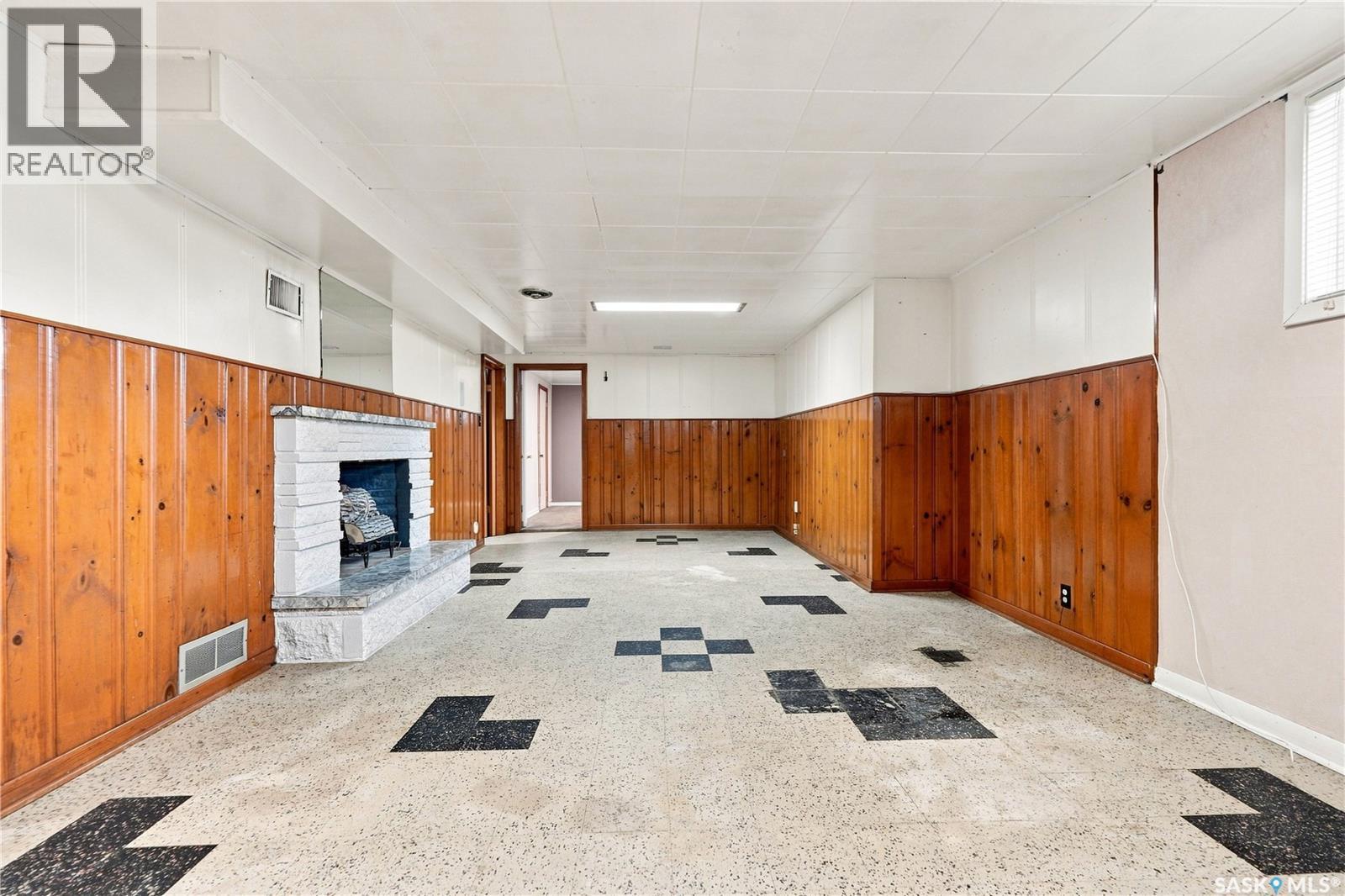 1915 Dufferin Avenue, Saskatoon, SK - Indoor