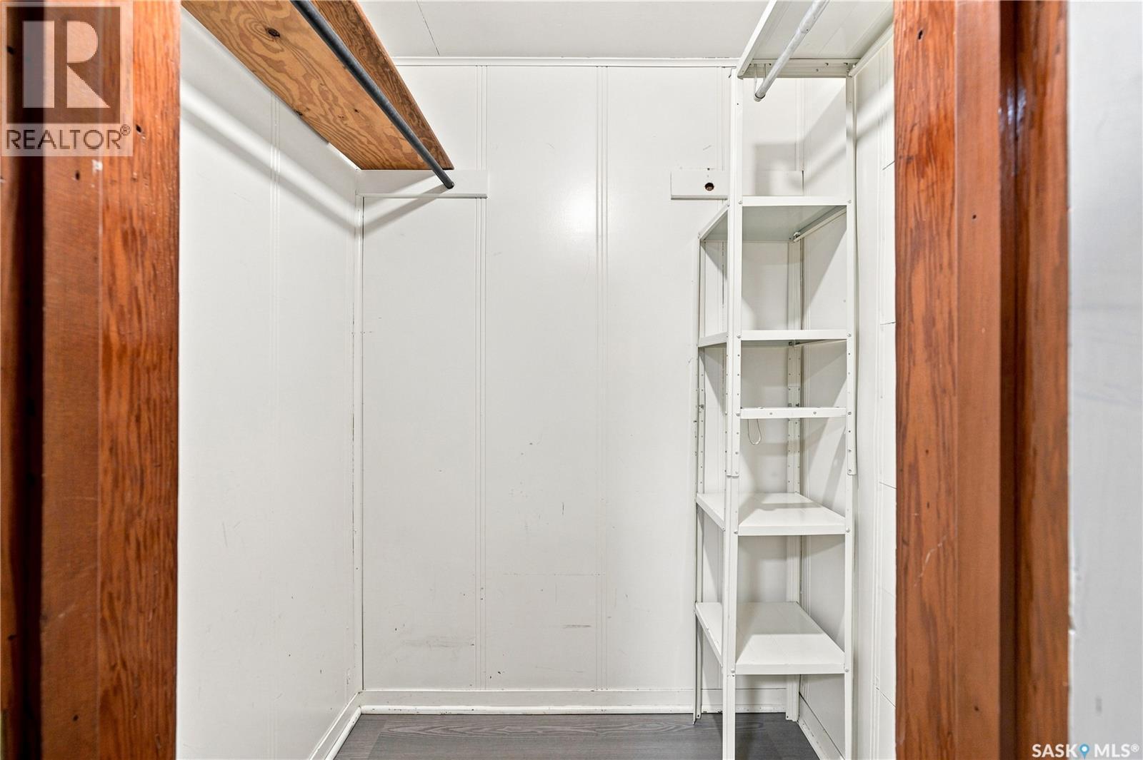 1915 Dufferin Avenue, Saskatoon, SK - Indoor