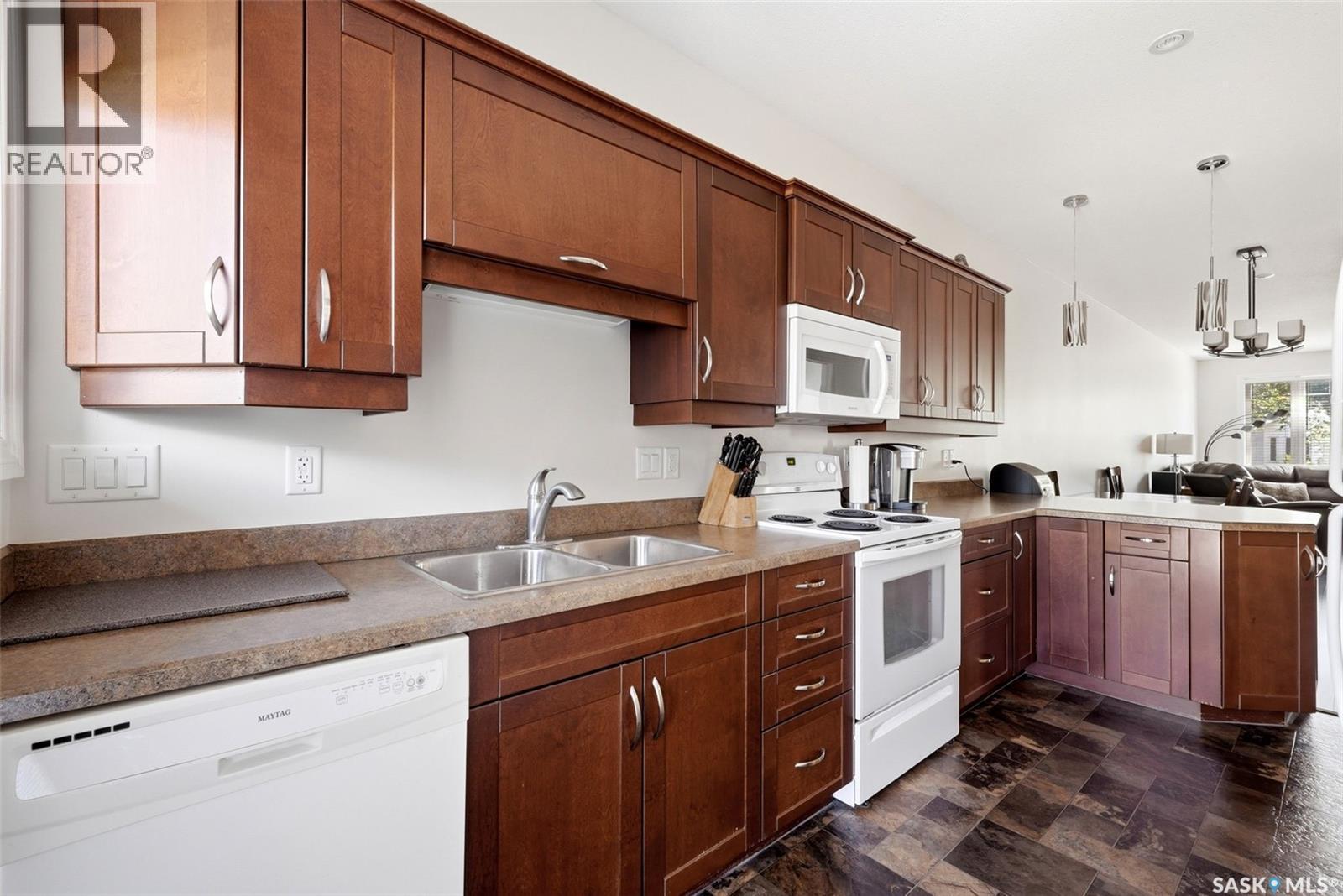 240 Ottawa Street, Regina, SK - Indoor Photo Showing Kitchen With Double Sink