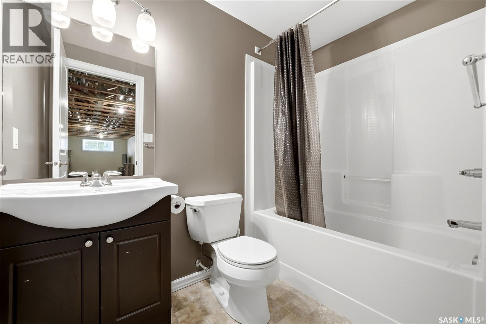 240 Ottawa Street, Regina, SK - Indoor Photo Showing Bathroom
