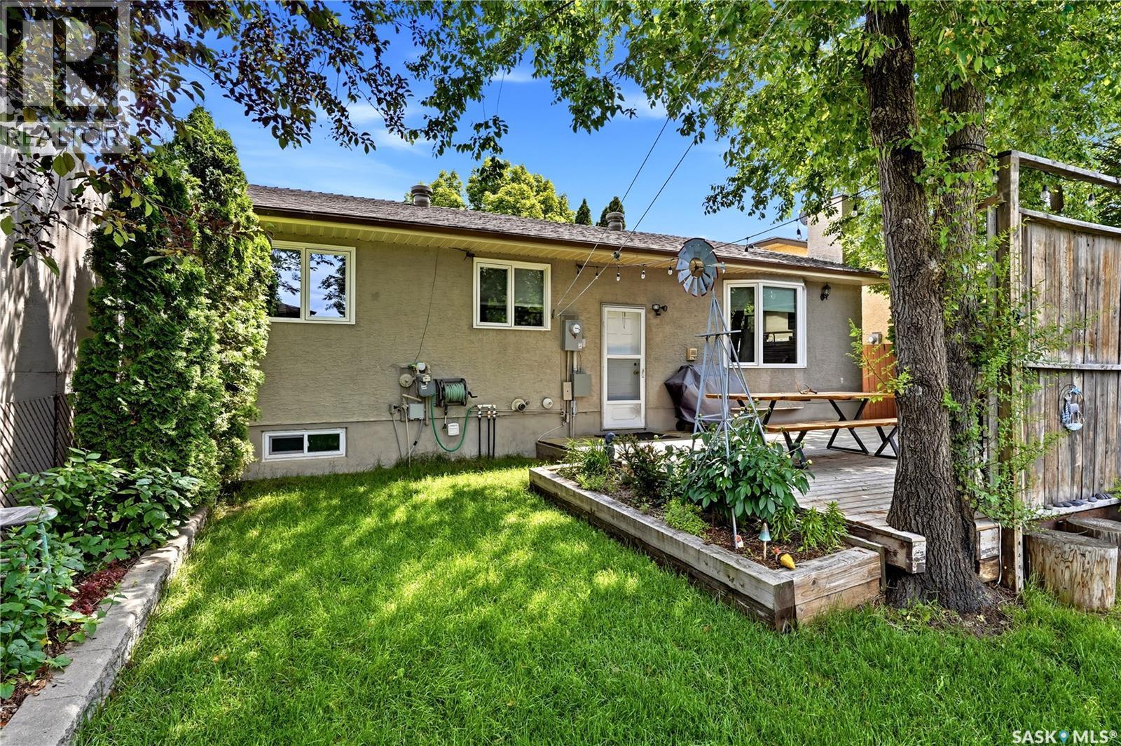 314 Howe Place, Regina, SK - Outdoor