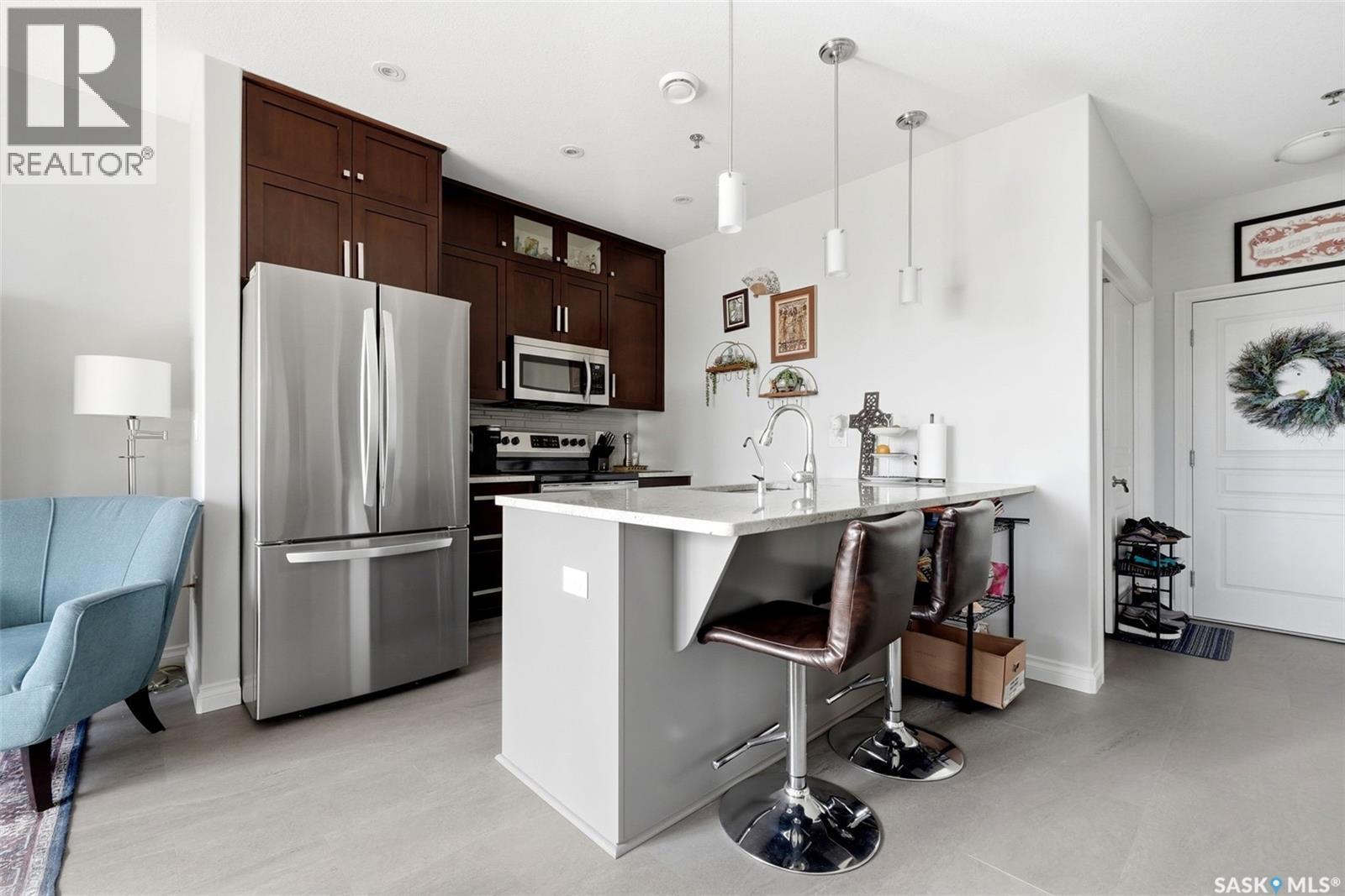 206 1715 Badham Boulevard, Regina, SK - Indoor Photo Showing Kitchen With Stainless Steel Kitchen With Upgraded Kitchen