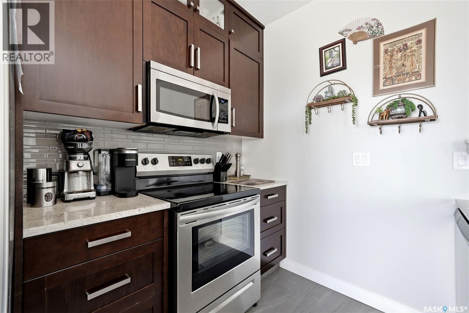 206 1715 Badham Boulevard, Regina, SK - Indoor Photo Showing Kitchen