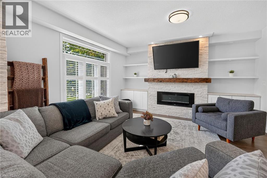 4079 Stadelbauer Drive, Beamsville, ON - Indoor Photo Showing Living Room With Fireplace