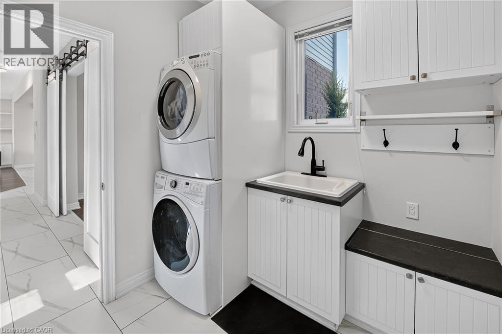 4079 Stadelbauer Drive, Beamsville, ON - Indoor Photo Showing Laundry Room