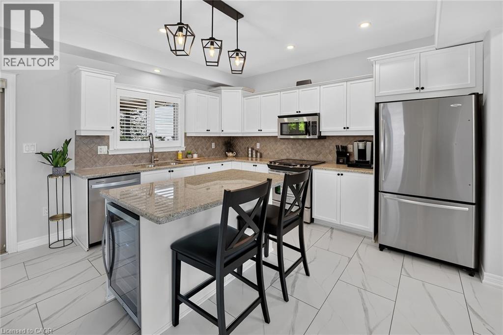 4079 Stadelbauer Drive, Beamsville, ON - Indoor Photo Showing Kitchen