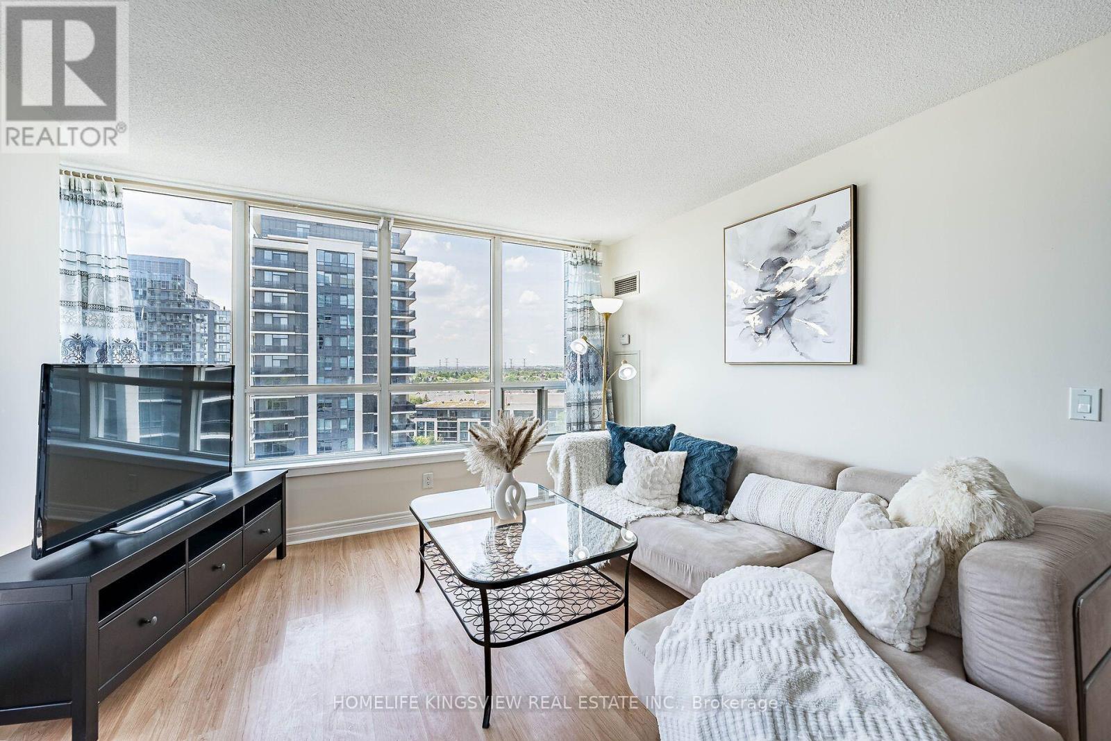 807 - 60 Disera Drive, Vaughan, ON - Indoor Photo Showing Living Room