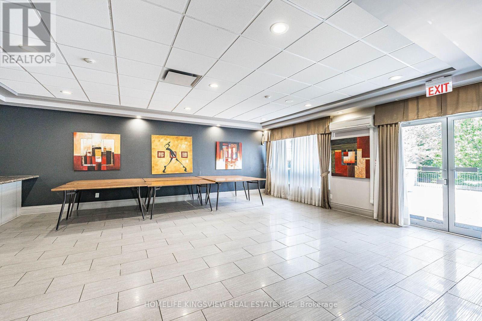 807 - 60 Disera Drive, Vaughan, ON - Indoor Photo Showing Other Room