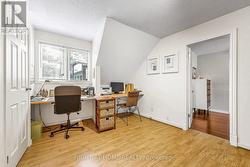 Upper level office / bedroom - 