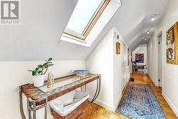 Hallway of apartment over the garage - 