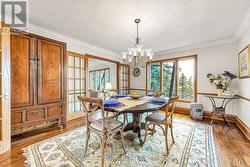 Dining room overlooking the lake - 