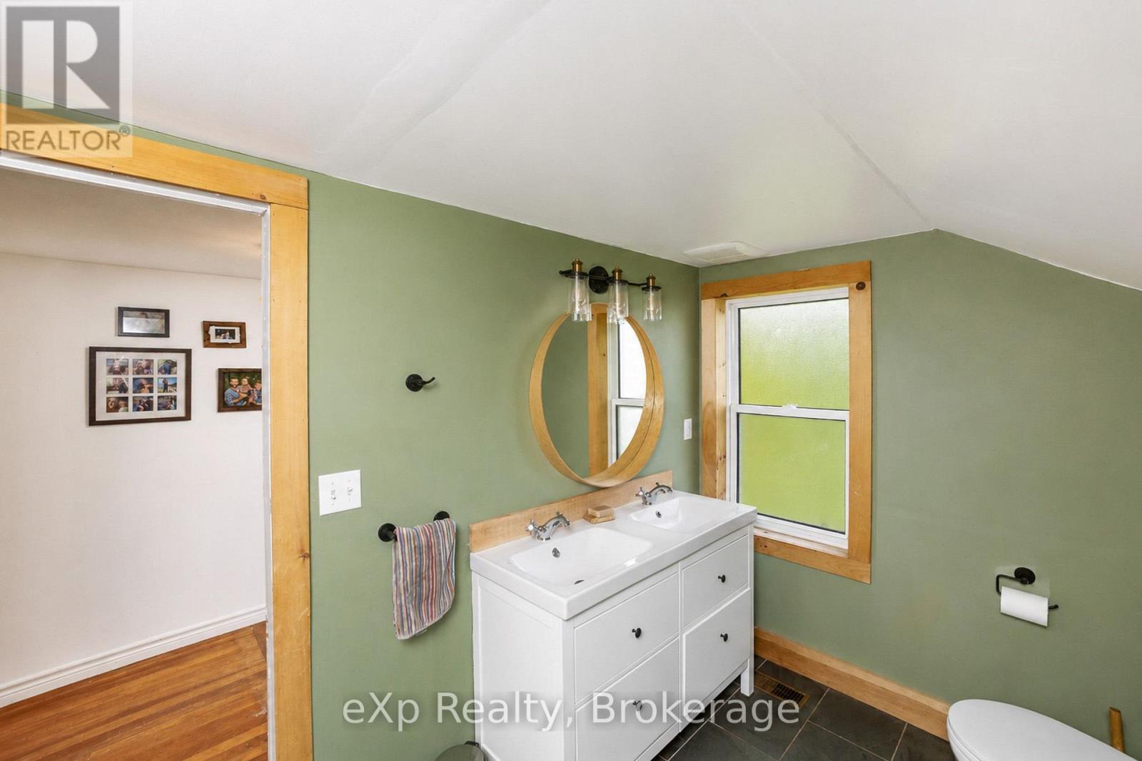 805092 Sideroad 25, Grey Highlands, ON - Indoor Photo Showing Bathroom