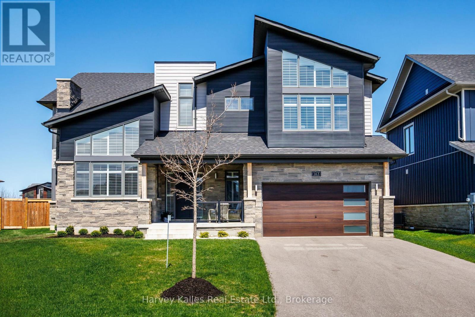 Welcome to 163 Springside Crescent - 163 Springside Crescent, Blue Mountains, ON - Outdoor With Facade