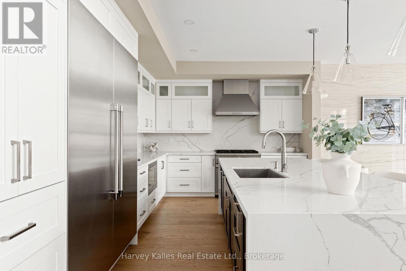 Stunning Kitchen with top of the line appliances - 163 Springside Crescent, Blue Mountains, ON - Indoor Photo Showing Kitchen With Stainless Steel Kitchen With Upgraded Kitchen