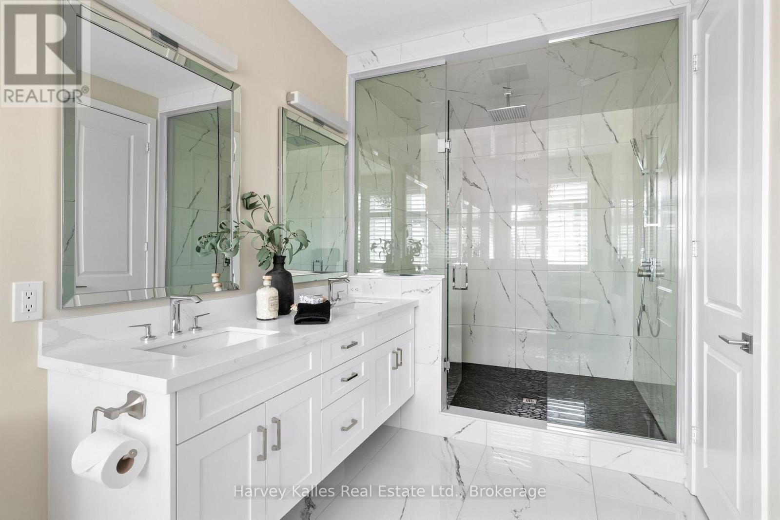 Stunning, large glass shower - 163 Springside Crescent, Blue Mountains, ON - Indoor Photo Showing Bathroom