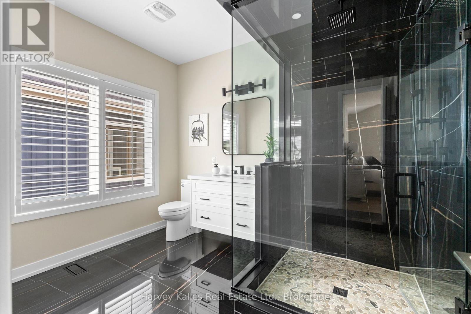 Stunning Bedroom 4th (Guest) bathroom ensuite - 163 Springside Crescent, Blue Mountains, ON - Indoor Photo Showing Bathroom