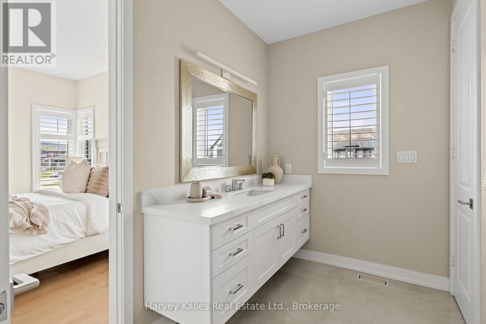 Grogeous shared bathroom for bedrooms 2 & 3 - 163 Springside Crescent, Blue Mountains, ON - Indoor Photo Showing Bathroom
