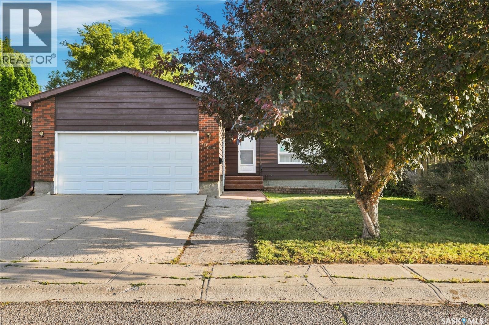 5907 Hague Crescent, Regina, SK - Outdoor
