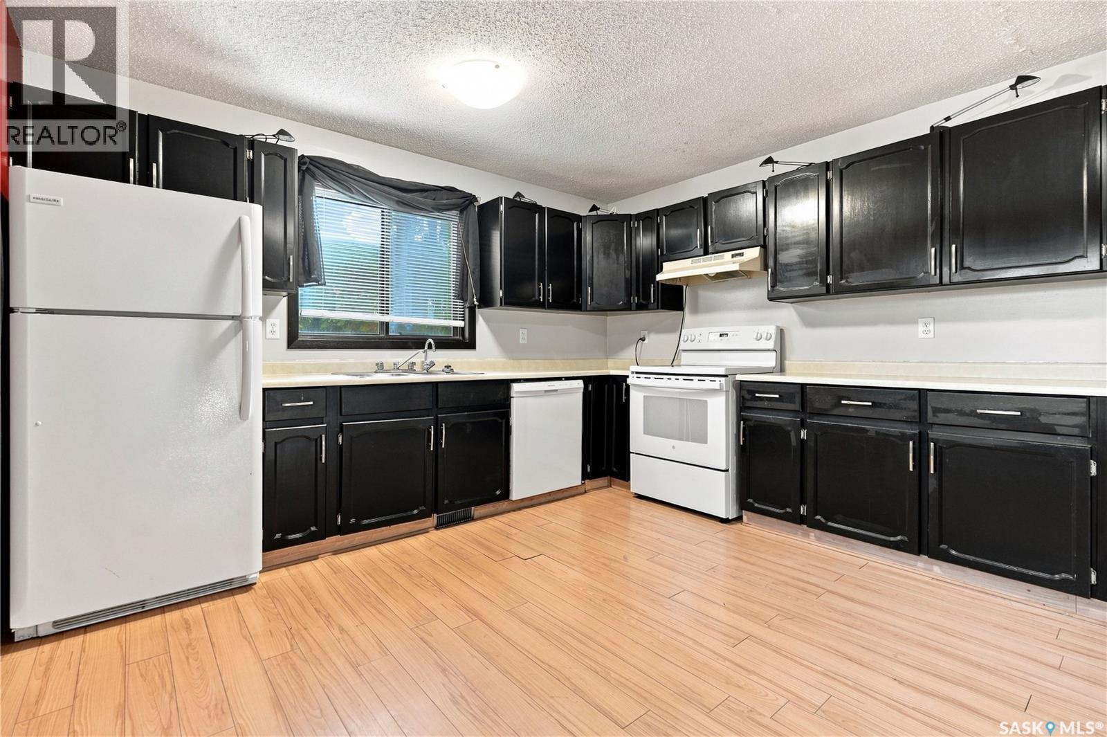 5907 Hague Crescent, Regina, SK - Indoor Photo Showing Kitchen