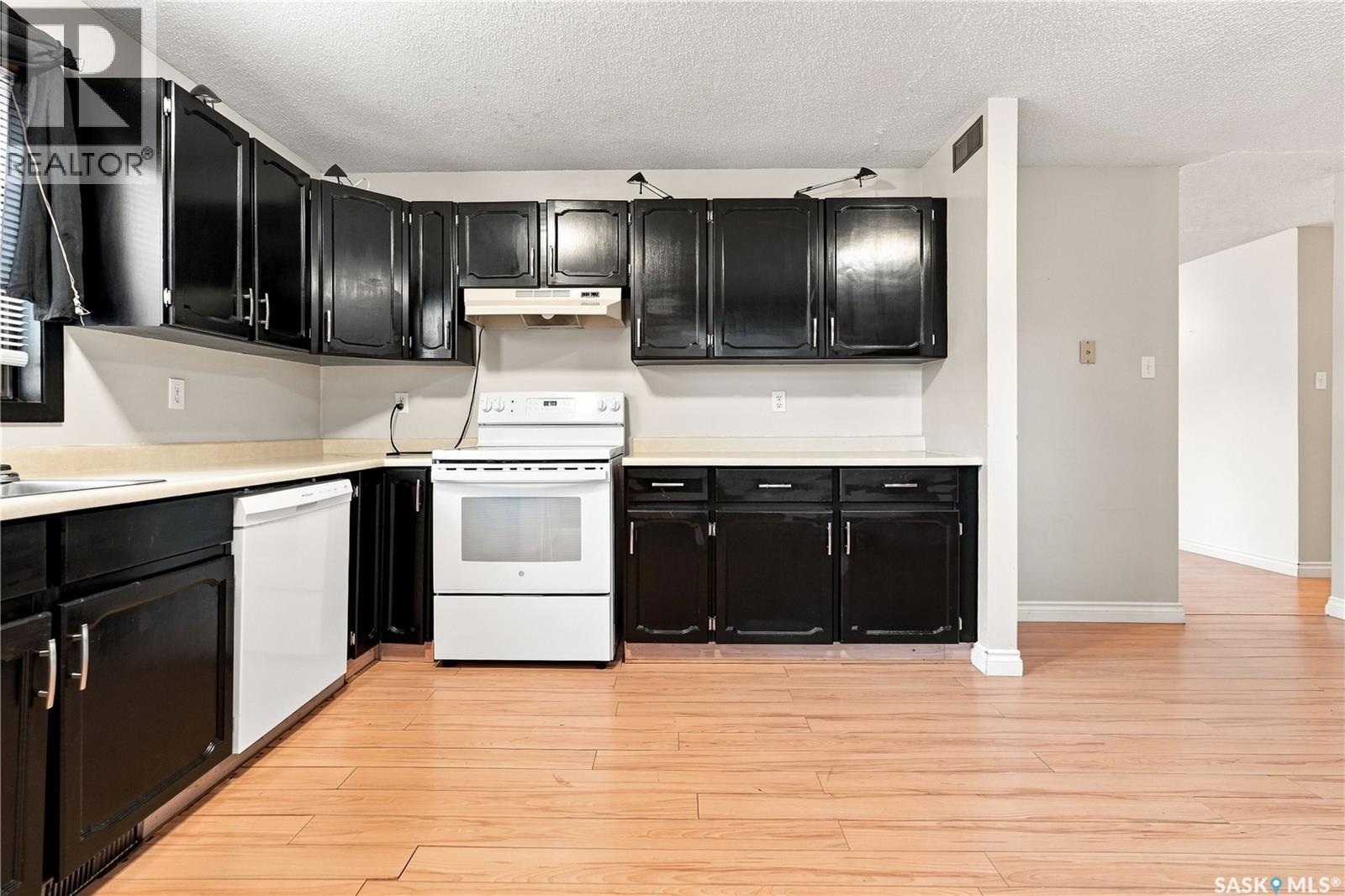 5907 Hague Crescent, Regina, SK - Indoor Photo Showing Kitchen