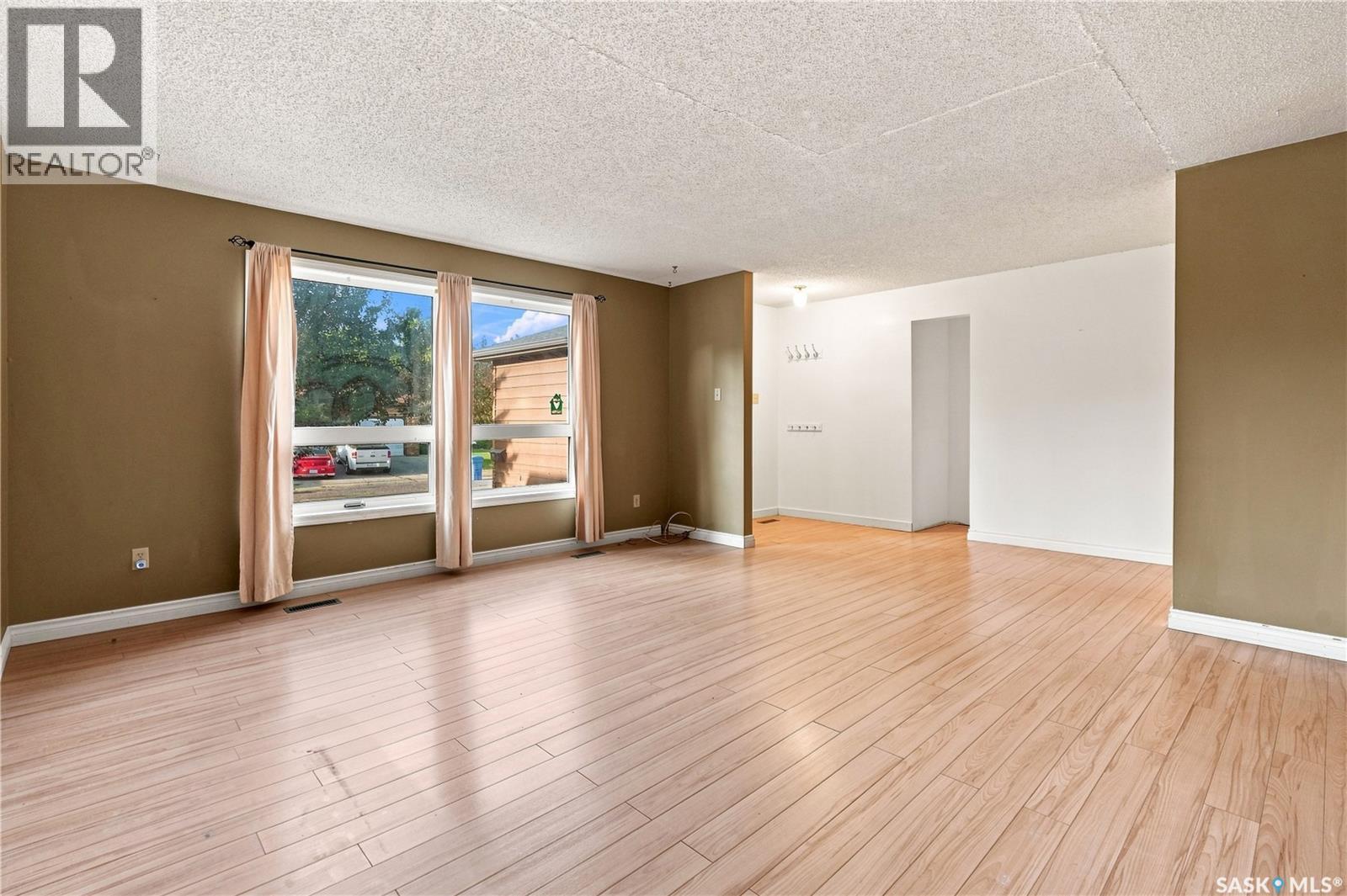 5907 Hague Crescent, Regina, SK - Indoor