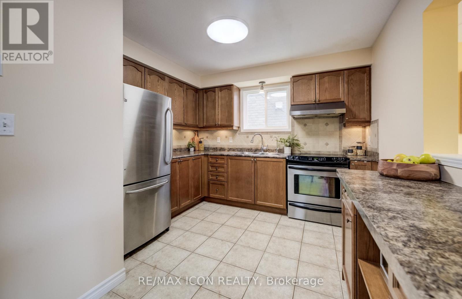124 Prosperity Drive, Kitchener, ON - Indoor Photo Showing Kitchen
