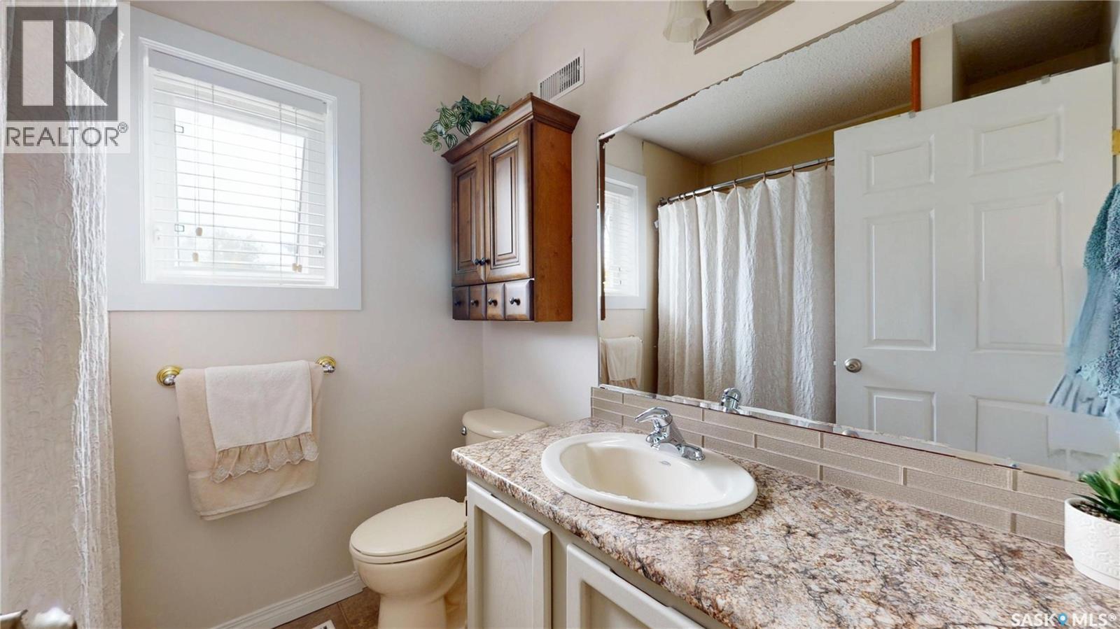 1015 Graham Road, Regina, SK - Indoor Photo Showing Bathroom