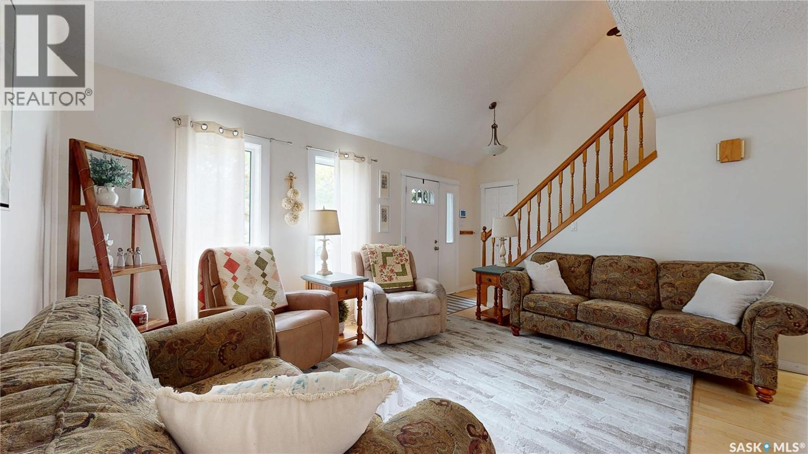 1015 Graham Road, Regina, SK - Indoor Photo Showing Living Room