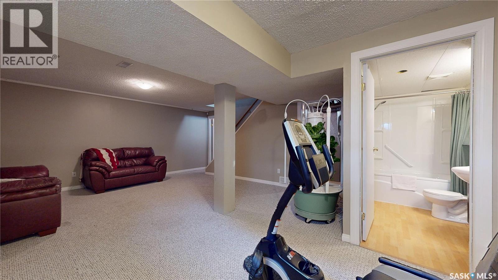 1015 Graham Road, Regina, SK - Indoor