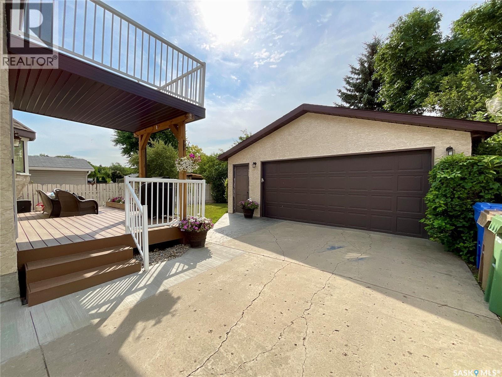 1015 Graham Road, Regina, SK - Outdoor With Deck Patio Veranda With Exterior