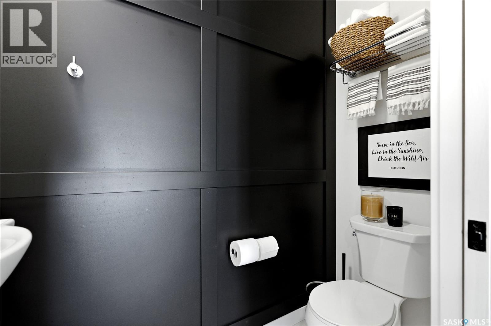 1039 4Th Street E, Saskatoon, SK - Indoor Photo Showing Bathroom
