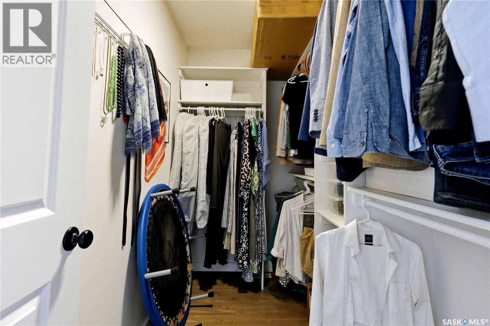 1039 4Th Street E, Saskatoon, SK - Indoor With Storage