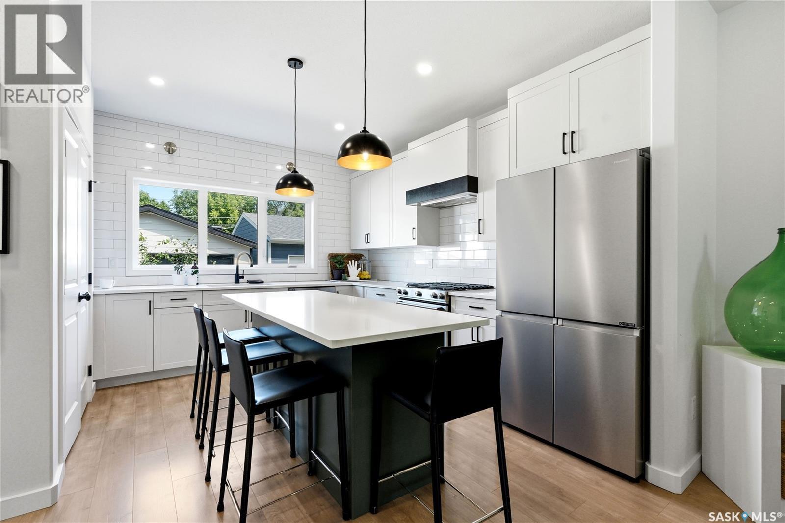 1039 4Th Street E, Saskatoon, SK - Indoor Photo Showing Kitchen With Upgraded Kitchen