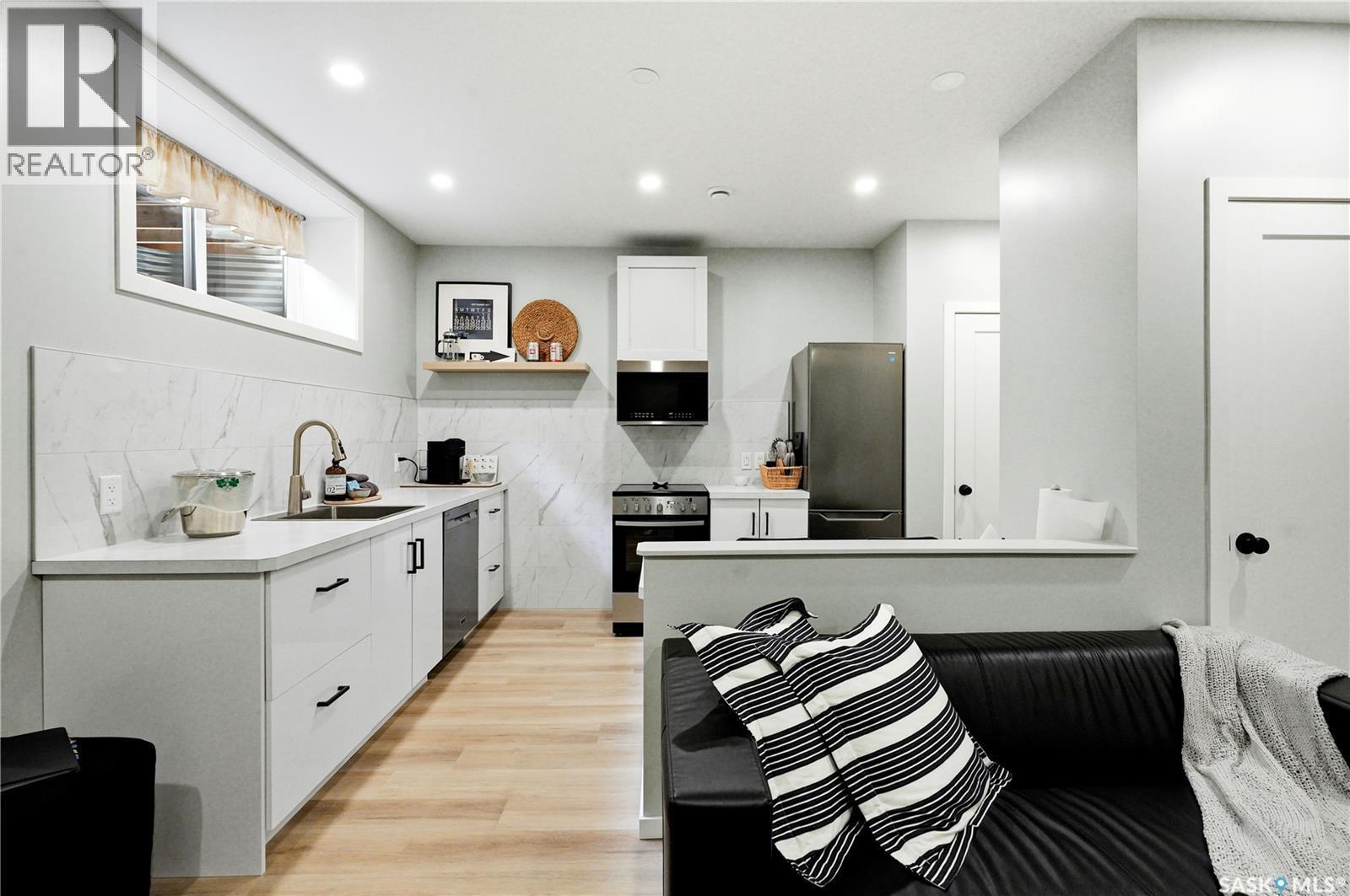 1039 4Th Street E, Saskatoon, SK - Indoor