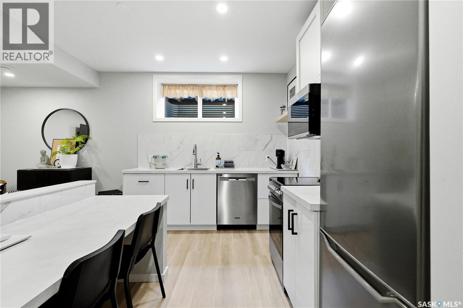 1039 4Th Street E, Saskatoon, SK - Indoor
