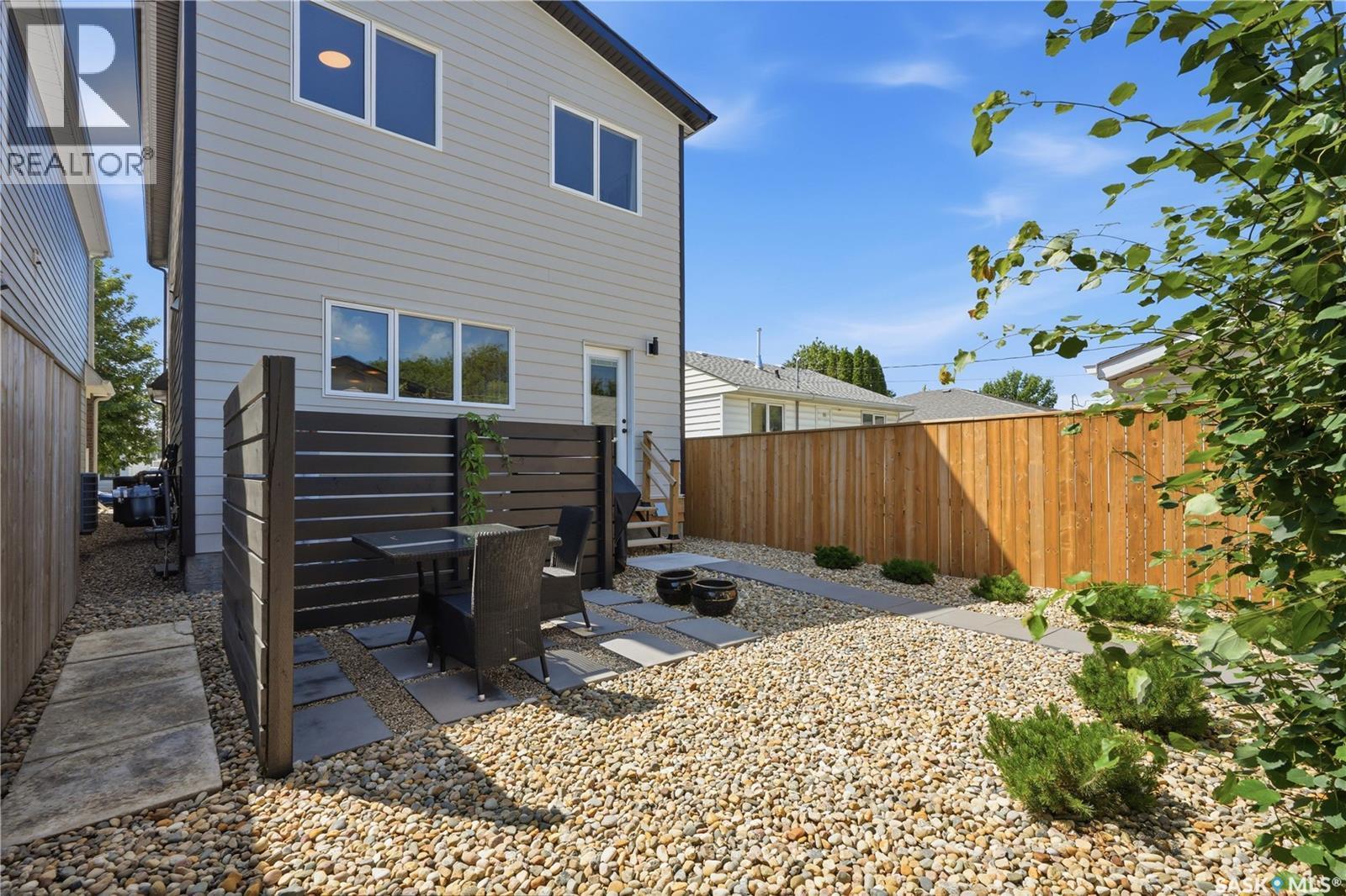1039 4Th Street E, Saskatoon, SK - Outdoor