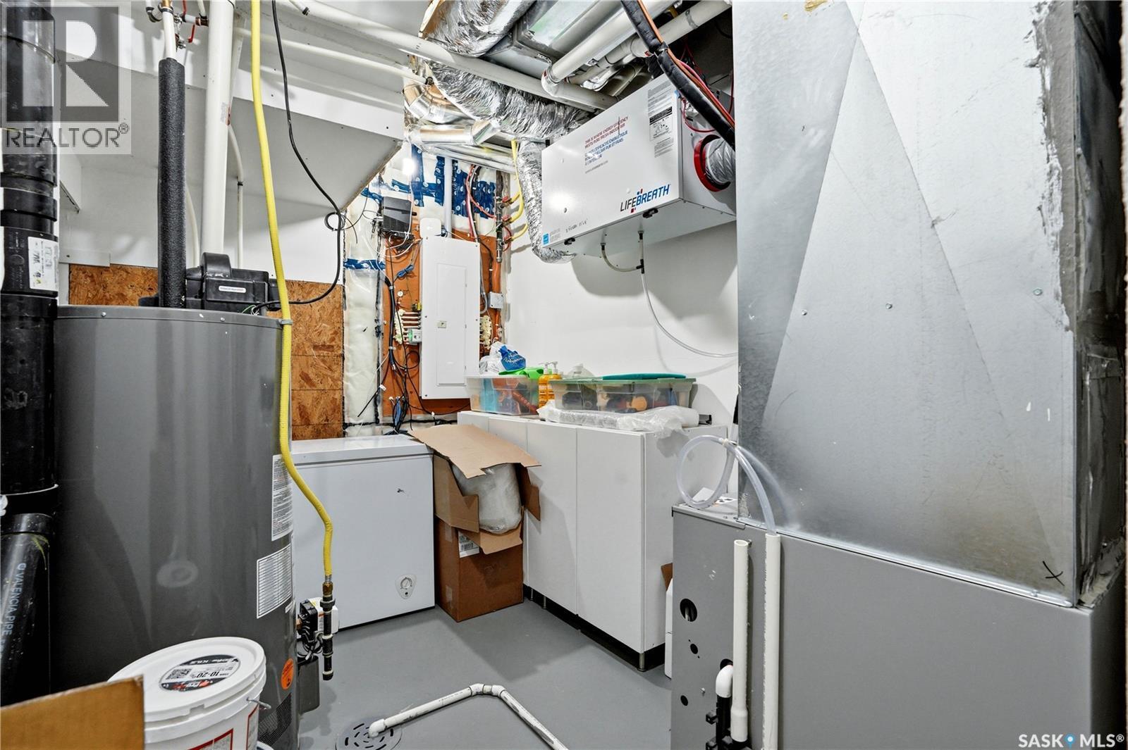 1039 4Th Street E, Saskatoon, SK - Indoor Photo Showing Laundry Room