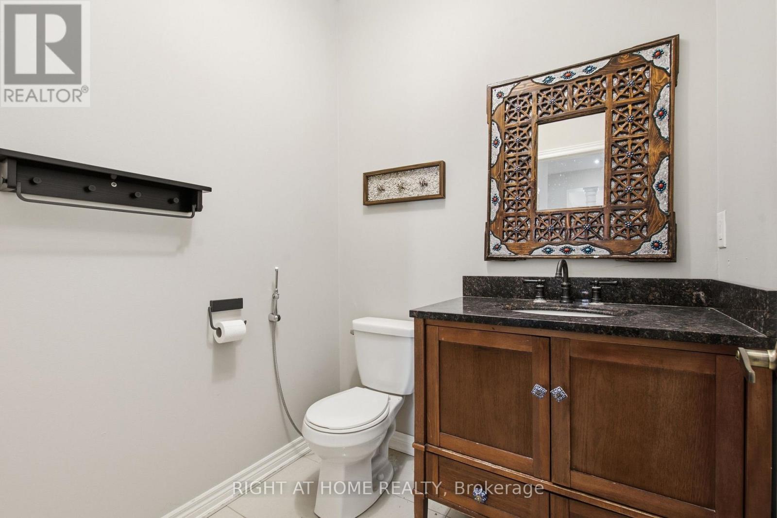 4713 Thomas Alton Boulevard, Burlington, ON - Indoor Photo Showing Bathroom