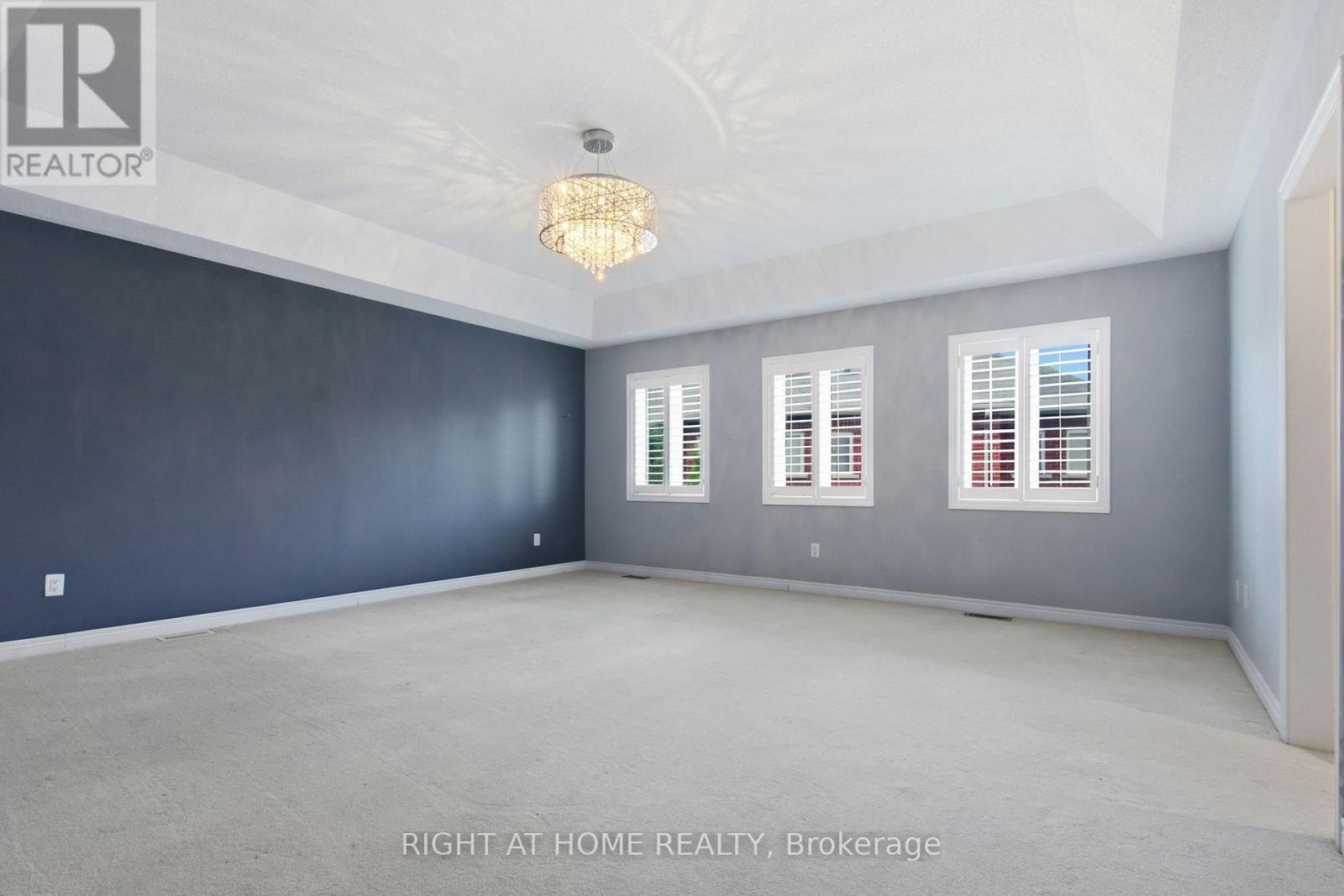 4713 Thomas Alton Boulevard, Burlington, ON - Indoor Photo Showing Other Room
