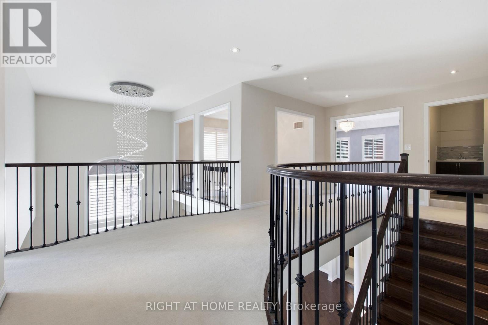 4713 Thomas Alton Boulevard, Burlington, ON - Indoor Photo Showing Other Room