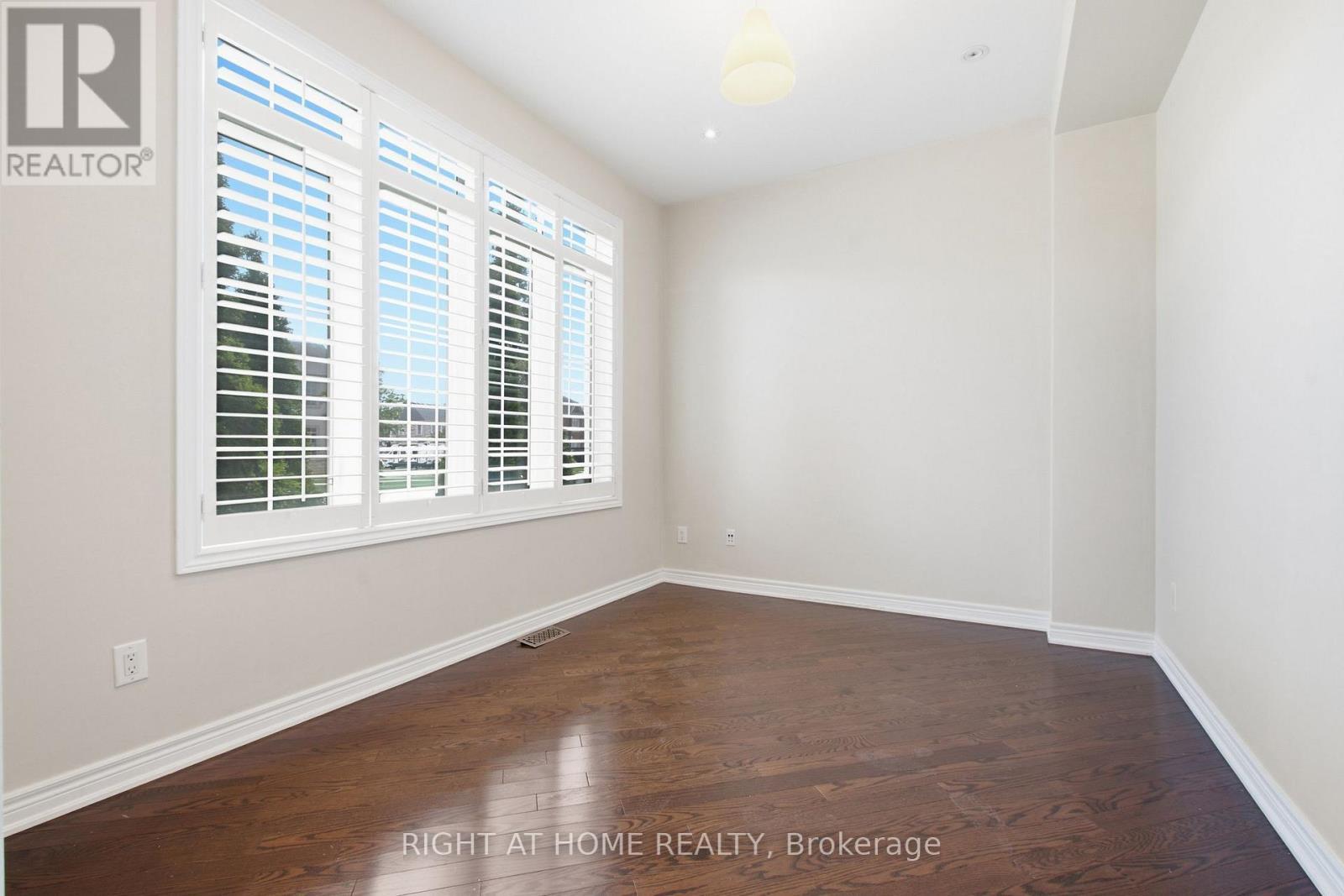 4713 Thomas Alton Boulevard, Burlington, ON - Indoor Photo Showing Other Room