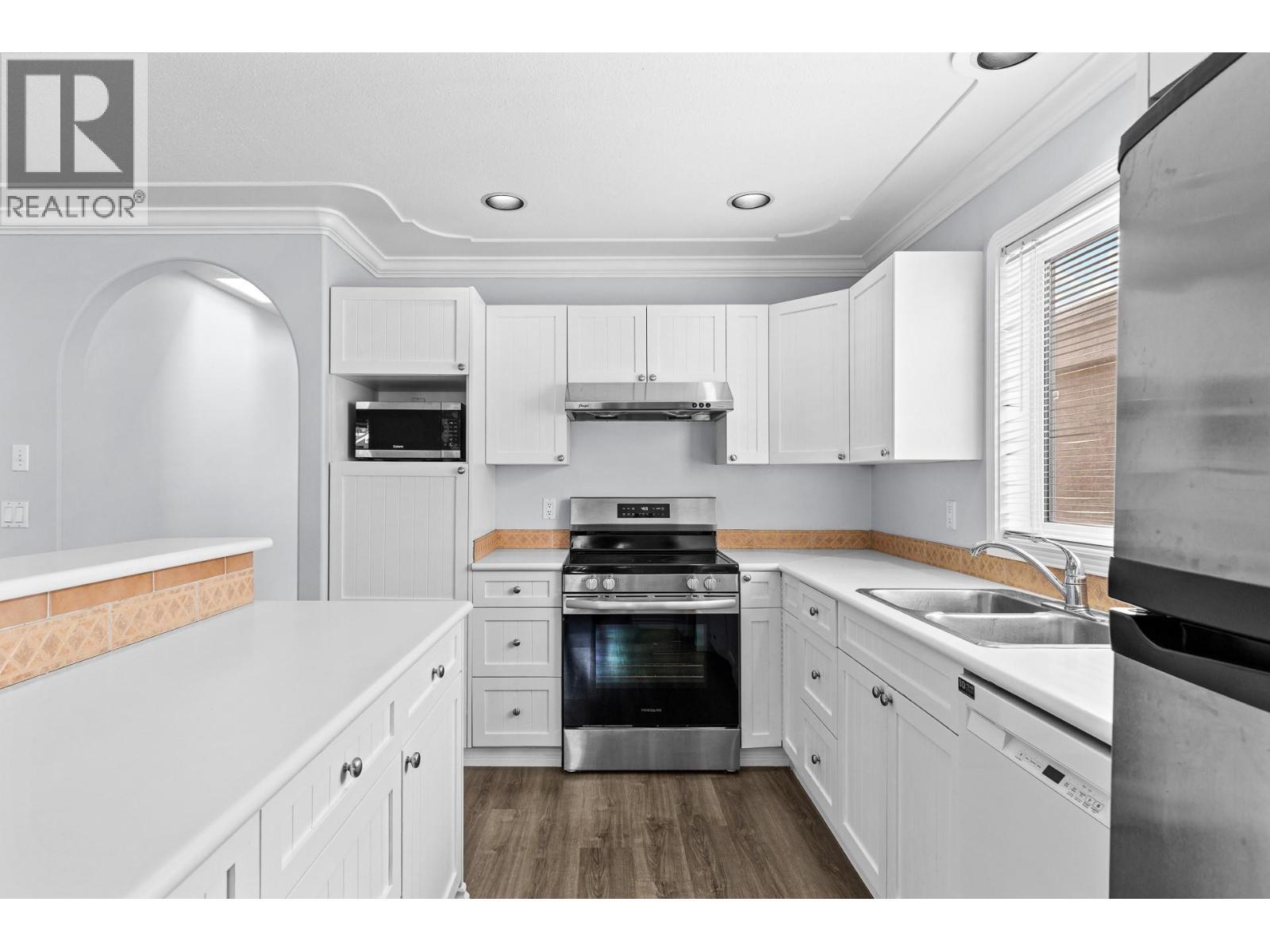 131 Celano Crescent, Kelowna, BC - Indoor Photo Showing Kitchen With Double Sink