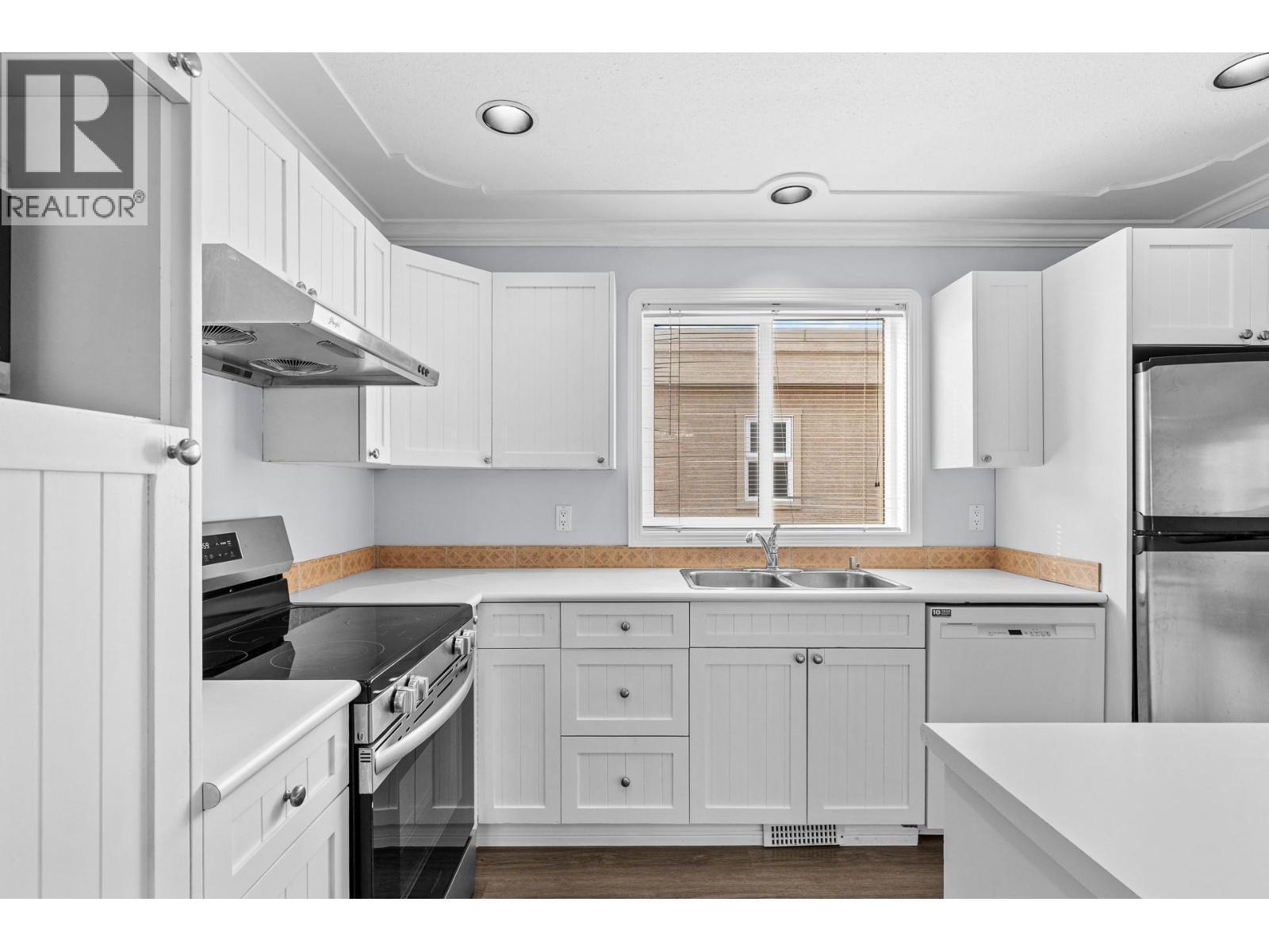 131 Celano Crescent, Kelowna, BC - Indoor Photo Showing Kitchen With Double Sink
