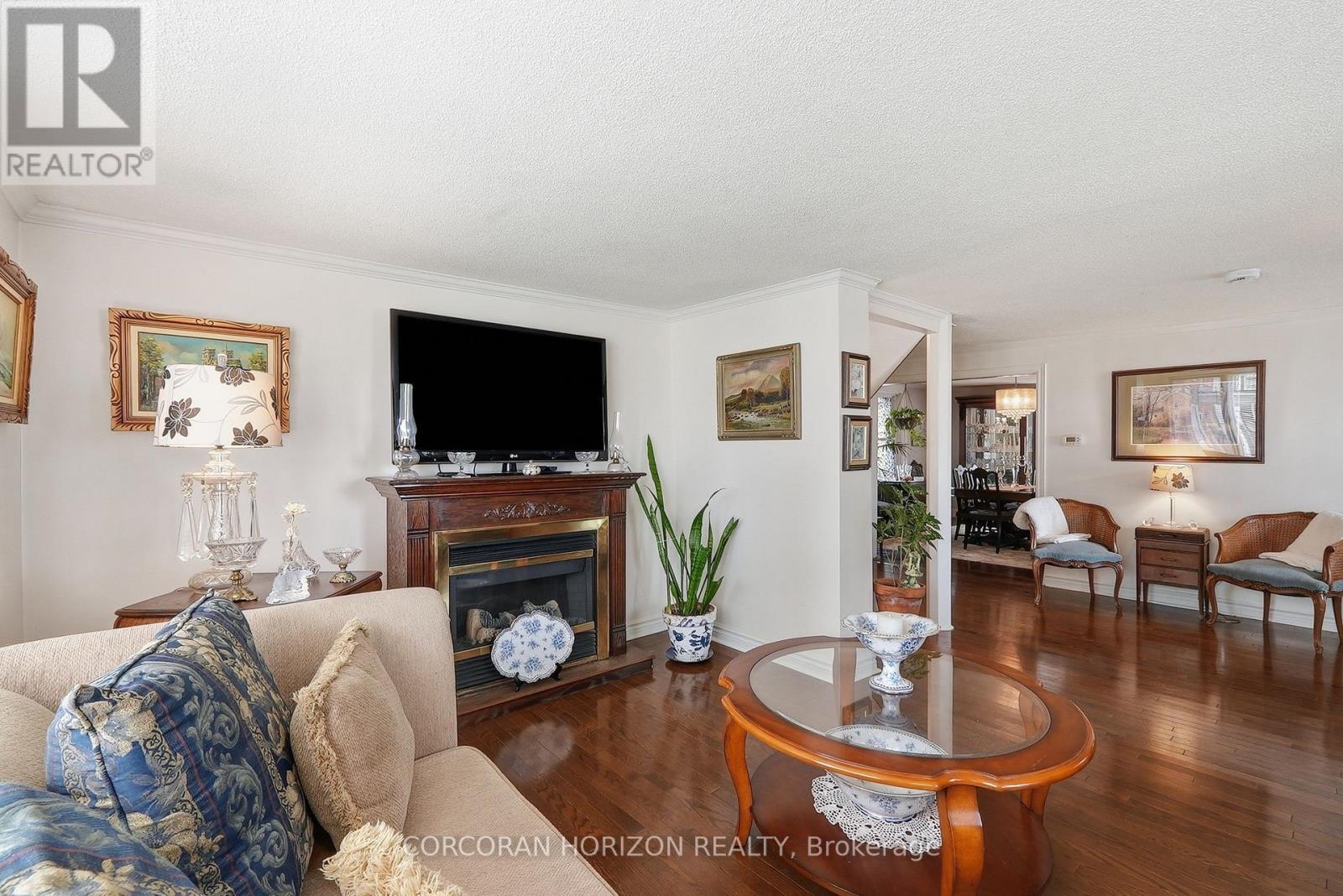 153 Montrose Street N, Cambridge, ON - Indoor Photo Showing Living Room With Fireplace