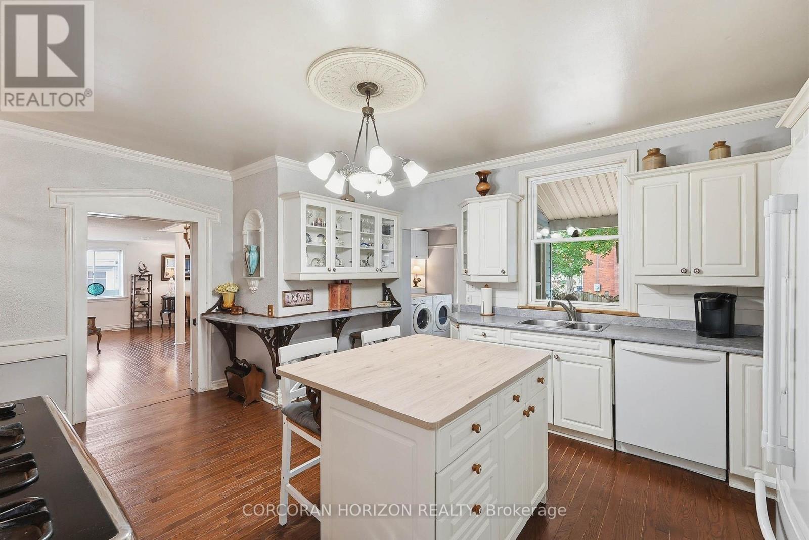 153 Montrose Street N, Cambridge, ON - Indoor Photo Showing Kitchen With Double Sink